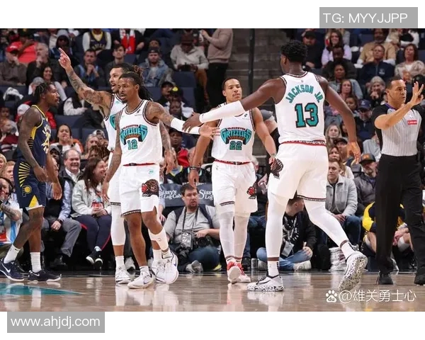 多伦多猛龙与老鹰激战正酣谁能在这场对决中笑到最后 多伦多猛龙与老鹰激战正酣谁能在这场对决中笑到最后