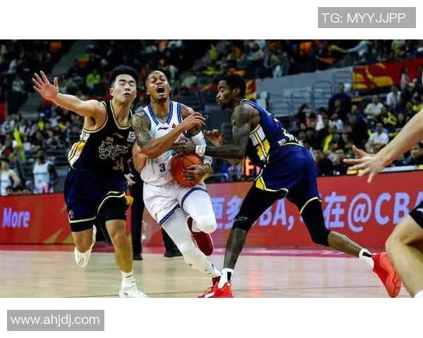 2015年CBA山东队与广东队激战回顾精彩瞬间与赛场亮点分析