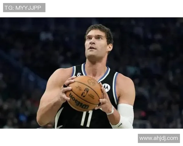 布鲁克洛佩斯:从NBA巨星到篮球智慧的传承者 布鲁克洛佩斯:从NBA巨星到篮球智慧的传承者