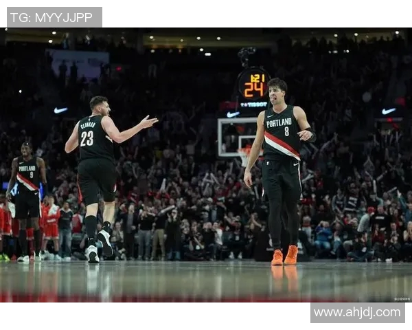 开拓者与骑士激战正酣球迷期待精彩对决与精彩瞬间