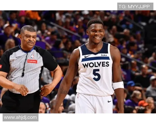 洛杉矶快艇与金州勇士激战正酣谁能在NBA赛场上笑到最后 洛杉矶快艇与金州勇士激战正酣谁能在NBA赛场上笑到最后